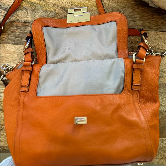 Michael Kors Shoulder/Crossbody Bag in Orange Pebble-beach Leather. - Picture 13 of 16